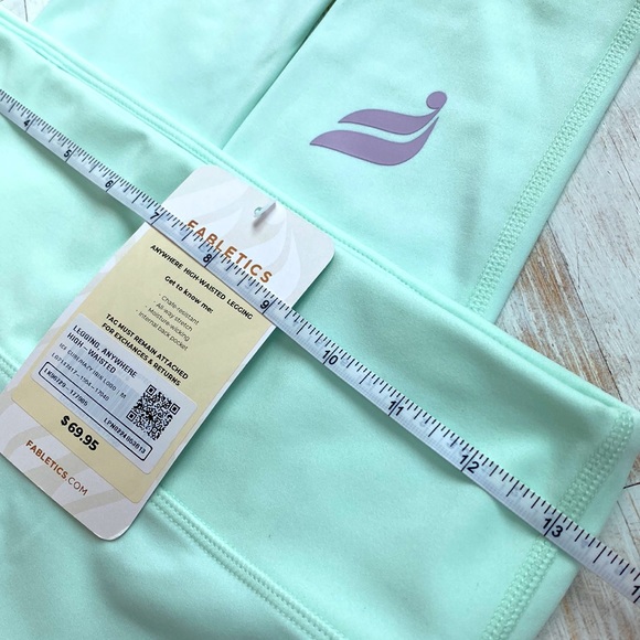 Fabletics High-Waisted Leggings Size Med NWT - Picture 3 of 7